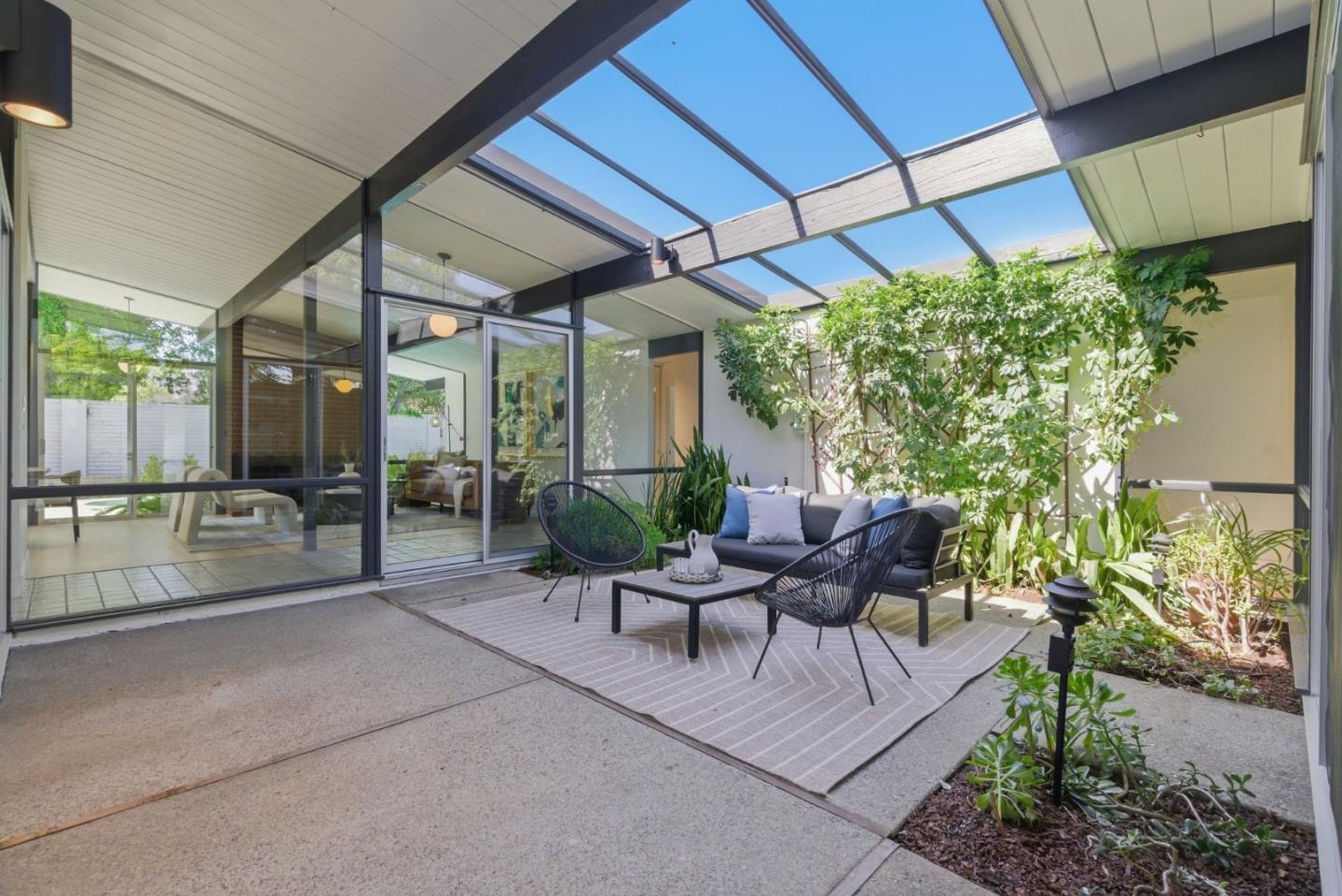 Detail Gallery Image 2 of 30 For 1321 Lennox Way, Sunnyvale,  CA 94087 - 4 Beds | 2 Baths