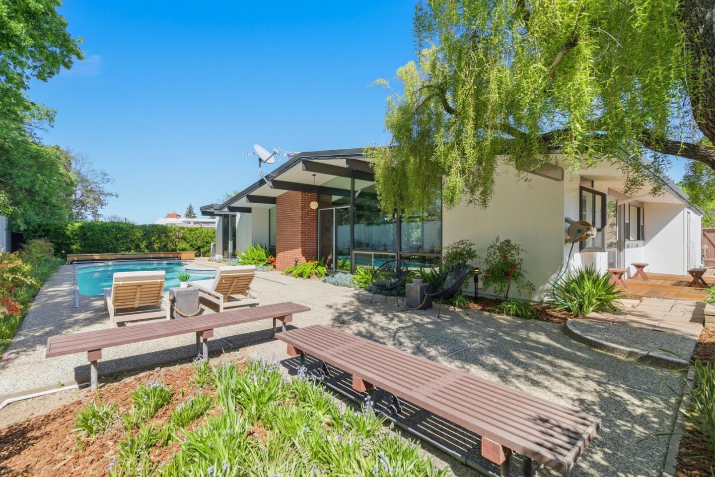 Detail Gallery Image 23 of 30 For 1321 Lennox Way, Sunnyvale,  CA 94087 - 4 Beds | 2 Baths