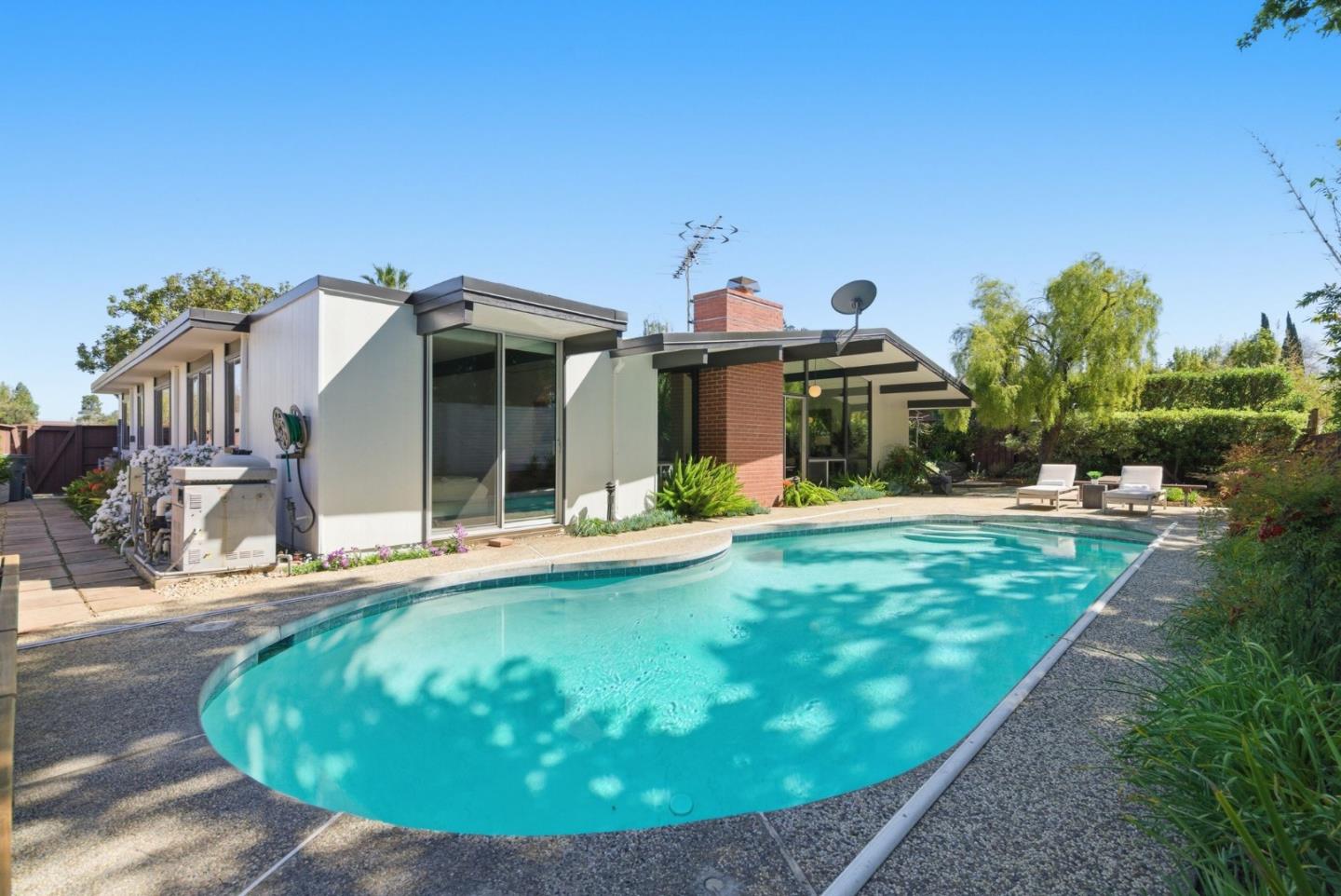 Detail Gallery Image 24 of 30 For 1321 Lennox Way, Sunnyvale,  CA 94087 - 4 Beds | 2 Baths