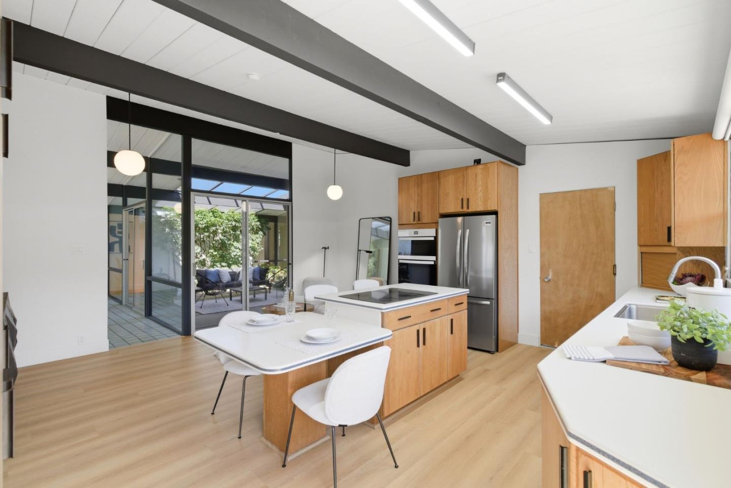 Detail Gallery Image 8 of 30 For 1321 Lennox Way, Sunnyvale,  CA 94087 - 4 Beds | 2 Baths