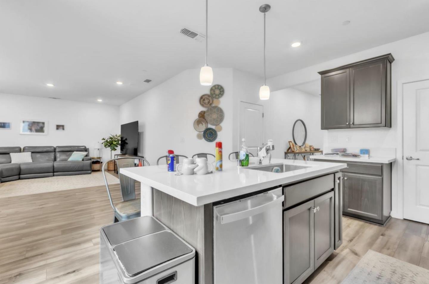 Detail Gallery Image 8 of 28 For 1618 Aleppo Ln, Sacramento,  CA 95834 - 3 Beds | 2/1 Baths