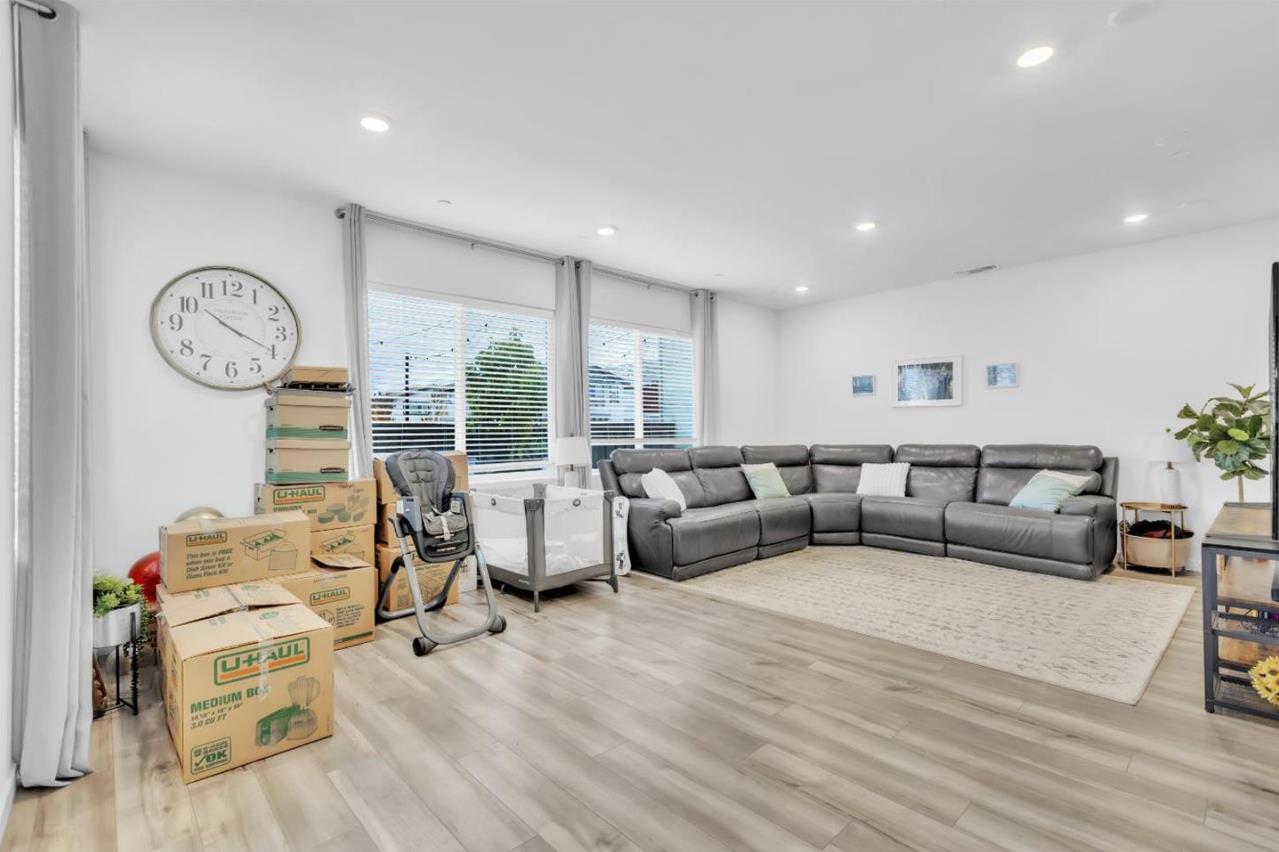 Detail Gallery Image 9 of 28 For 1618 Aleppo Ln, Sacramento,  CA 95834 - 3 Beds | 2/1 Baths