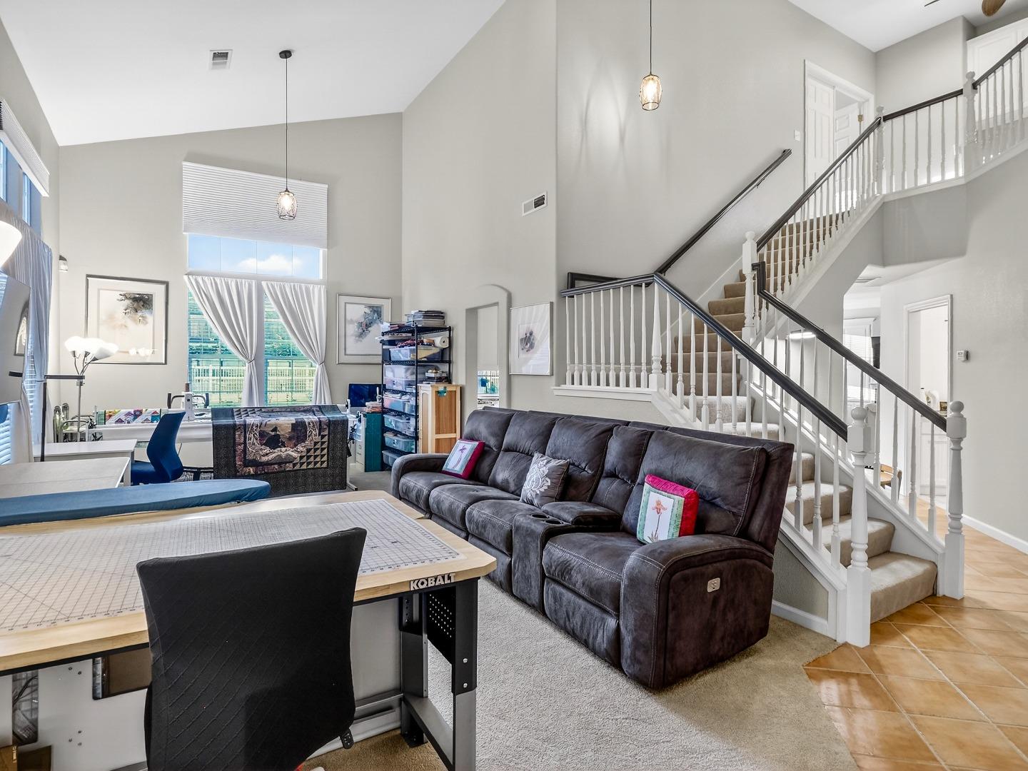 Detail Gallery Image 2 of 26 For 9123 Rancho Hills Dr, Gilroy,  CA 95020 - 5 Beds | 3 Baths