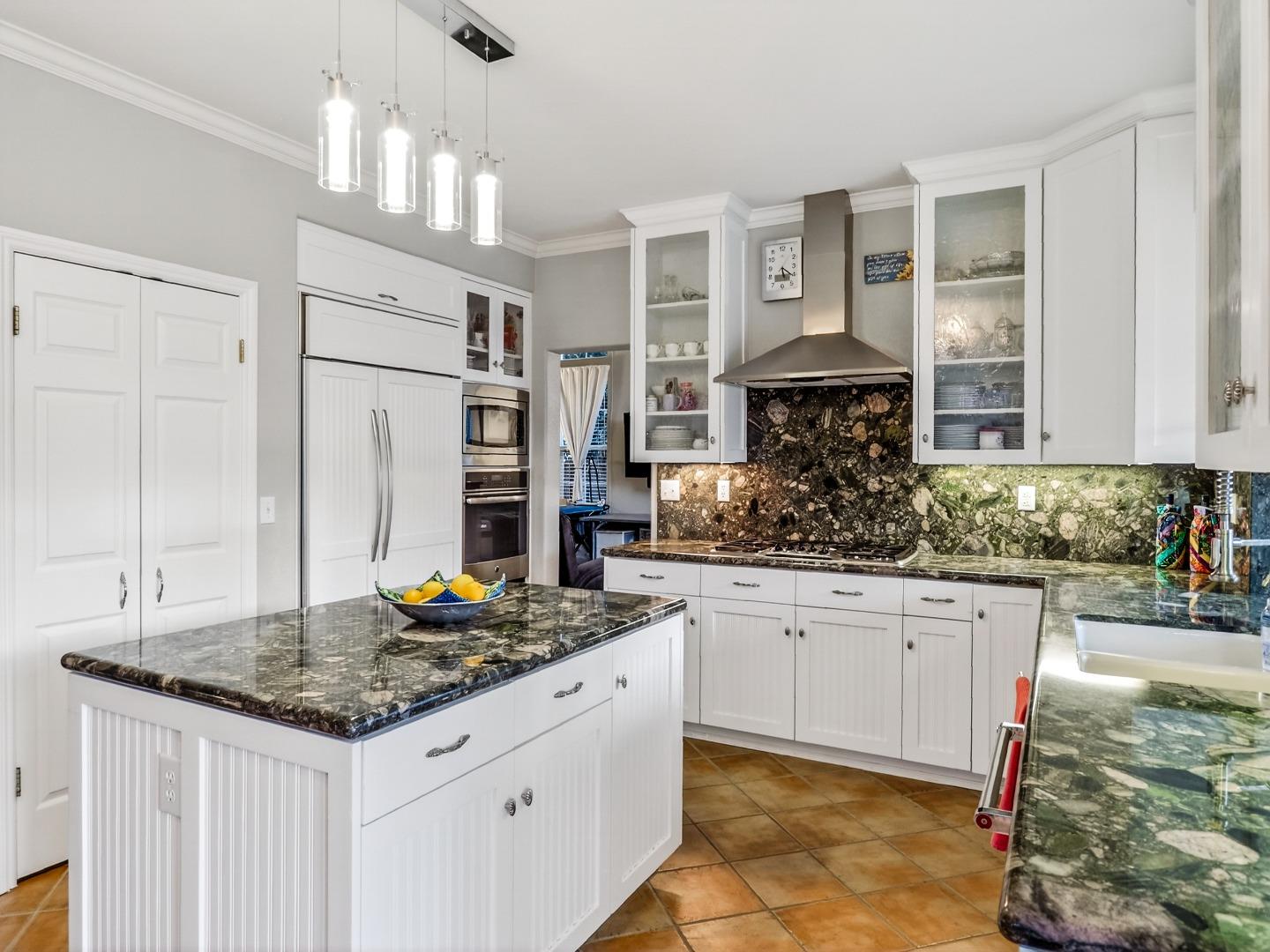 Detail Gallery Image 4 of 26 For 9123 Rancho Hills Dr, Gilroy,  CA 95020 - 5 Beds | 3 Baths