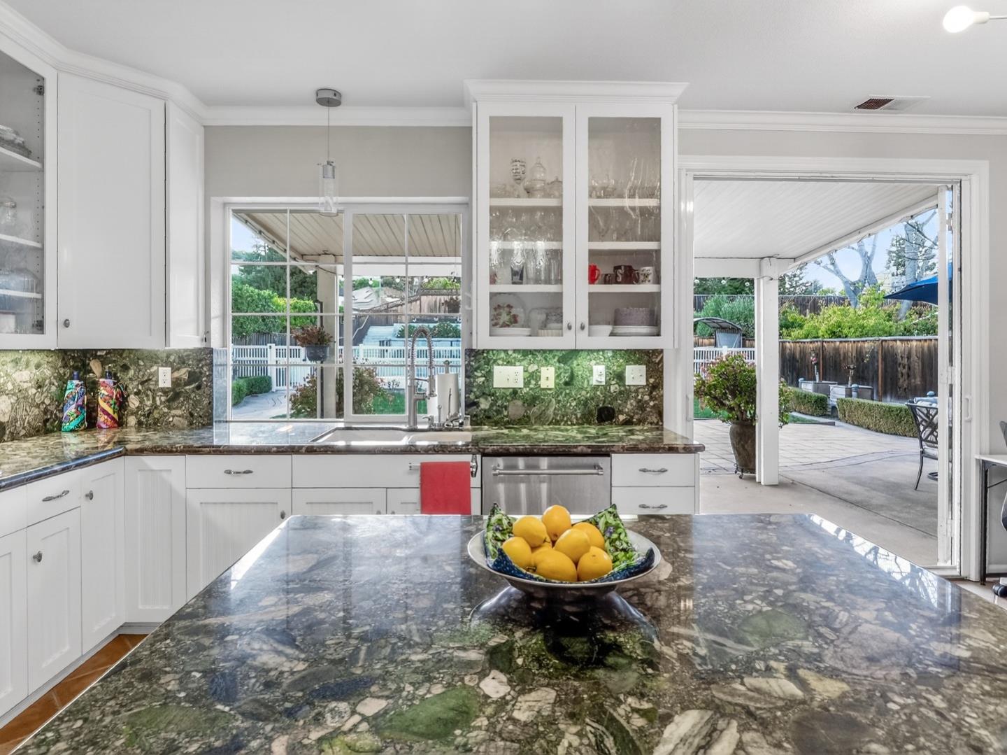 Detail Gallery Image 5 of 26 For 9123 Rancho Hills Dr, Gilroy,  CA 95020 - 5 Beds | 3 Baths