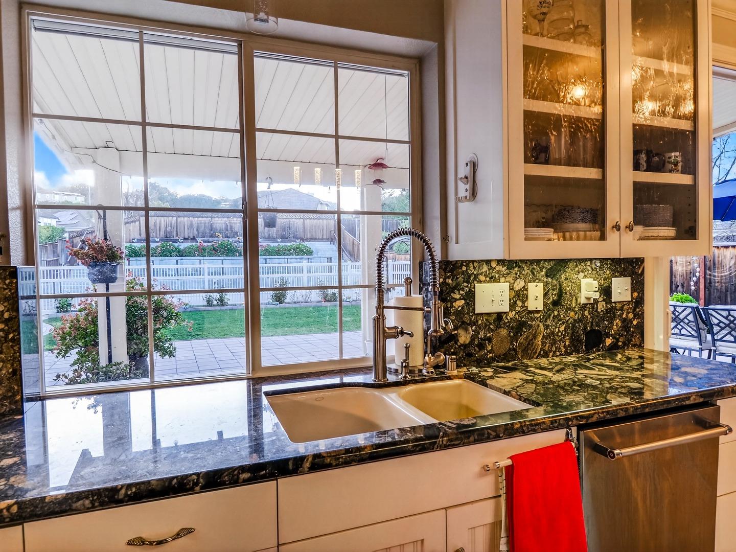 Detail Gallery Image 6 of 26 For 9123 Rancho Hills Dr, Gilroy,  CA 95020 - 5 Beds | 3 Baths