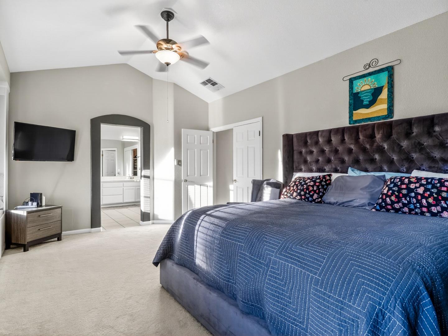 Detail Gallery Image 8 of 26 For 9123 Rancho Hills Dr, Gilroy,  CA 95020 - 5 Beds | 3 Baths