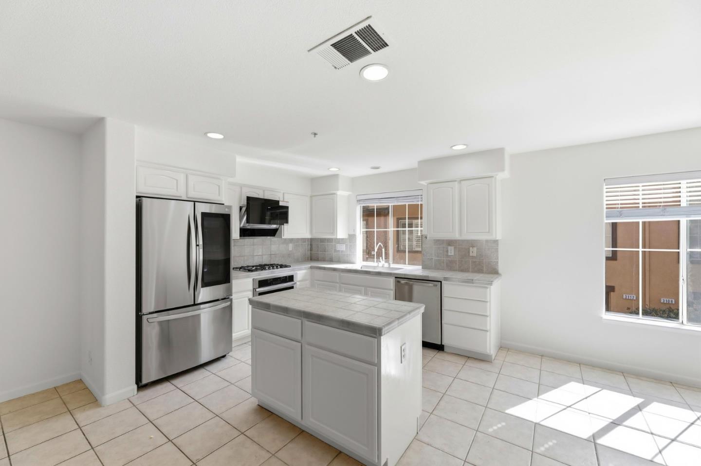 Detail Gallery Image 10 of 42 For 3111 White Riesling Pl, San Jose,  CA 95135 - 3 Beds | 2 Baths