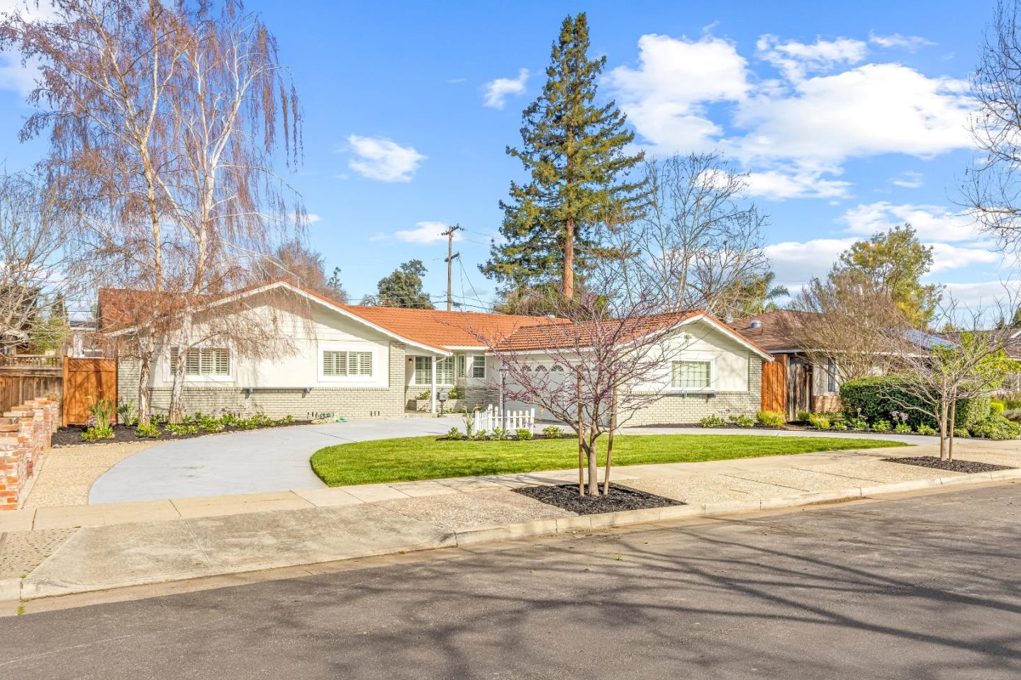 Detail Gallery Image 2 of 49 For 2320 Mazzaglia Ave, San Jose,  CA 95125 - 3 Beds | 2/1 Baths