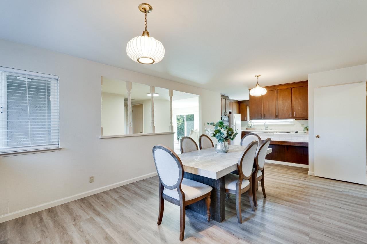 Detail Gallery Image 10 of 71 For 570-572 La Conner Dr, Sunnyvale,  CA 94087 - 5 Beds | 4 Baths