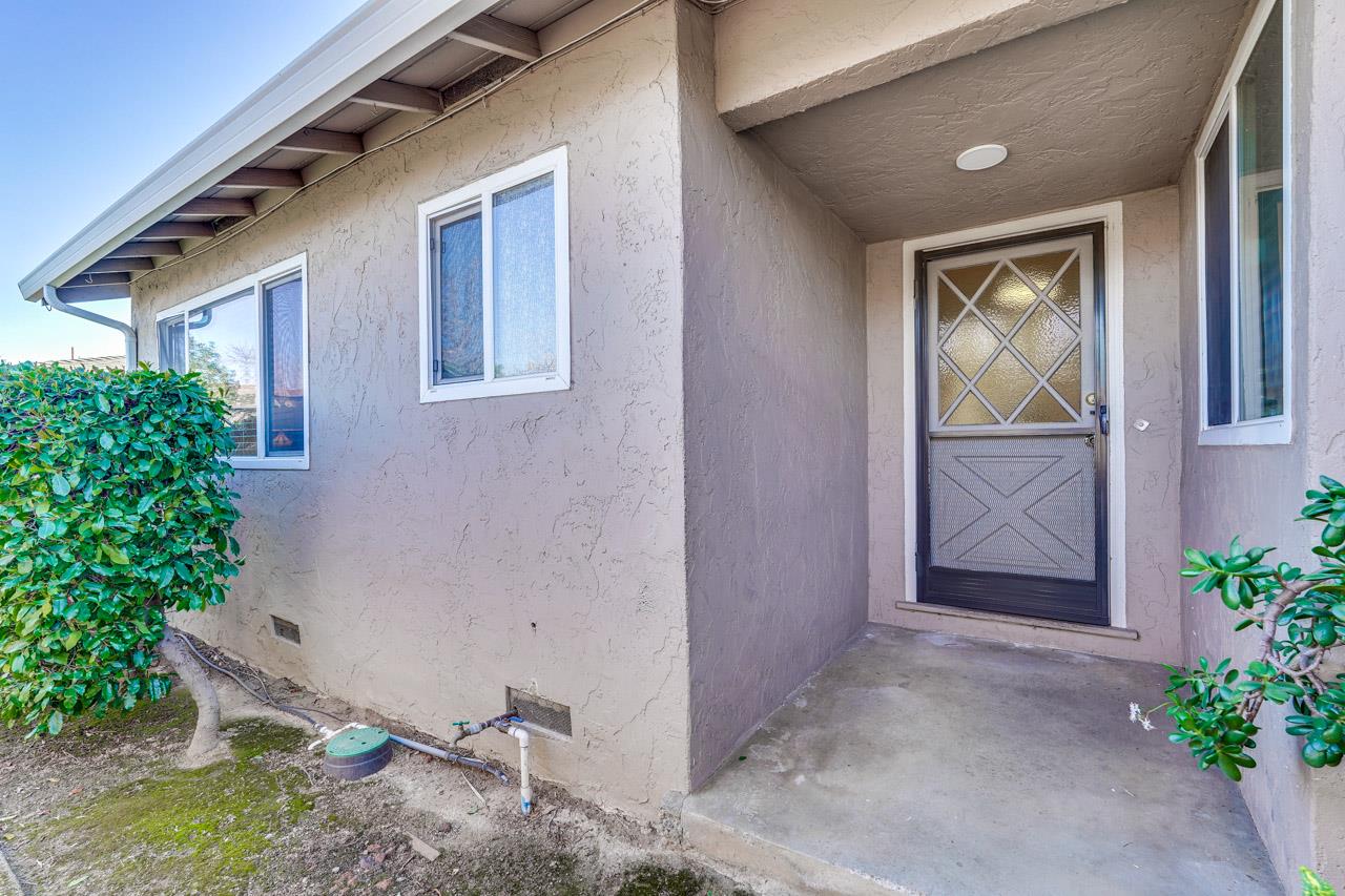 Detail Gallery Image 11 of 71 For 570-572 La Conner Dr, Sunnyvale,  CA 94087 - 5 Beds | 4 Baths