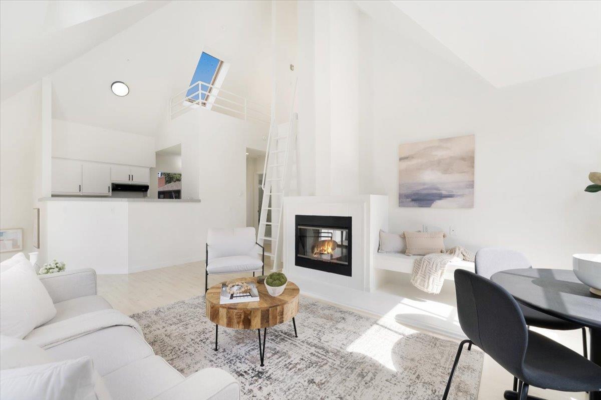 Detail Gallery Image 11 of 41 For 114 Annie Ln, Santa Cruz,  CA 95062 - 2 Beds | 2 Baths