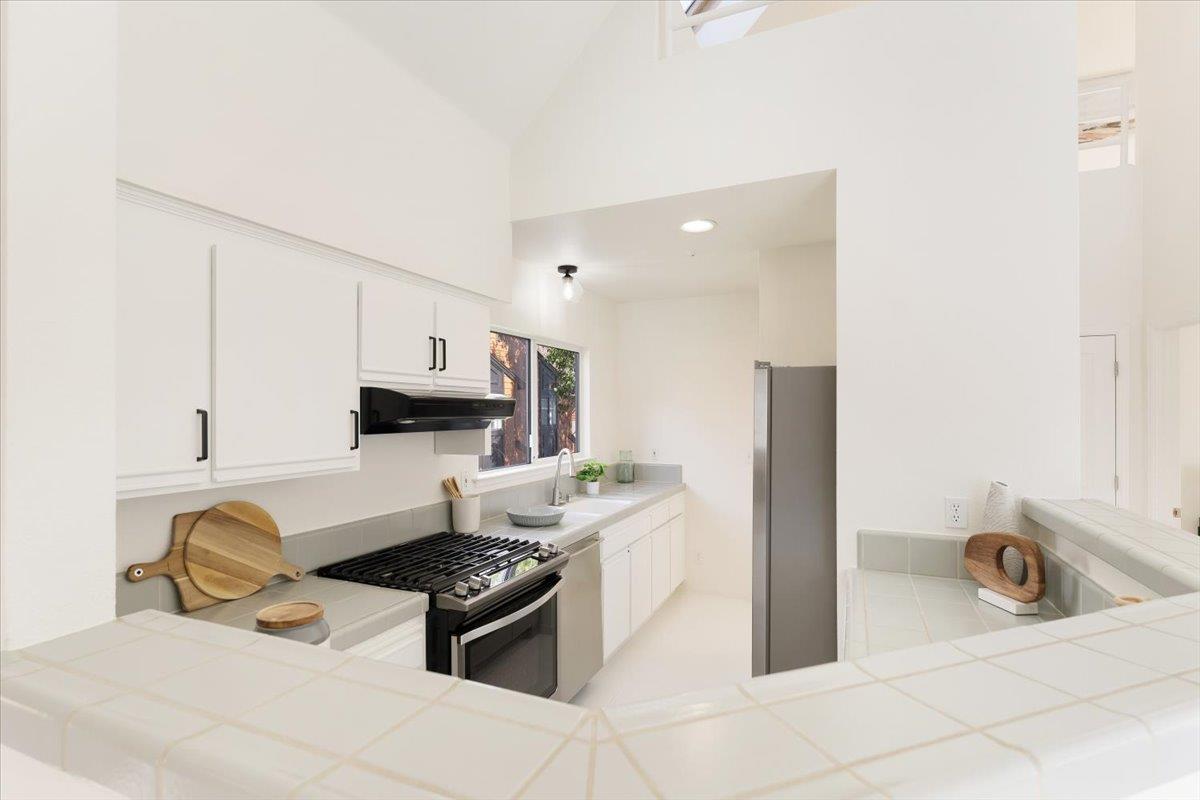 Detail Gallery Image 17 of 41 For 114 Annie Ln, Santa Cruz,  CA 95062 - 2 Beds | 2 Baths