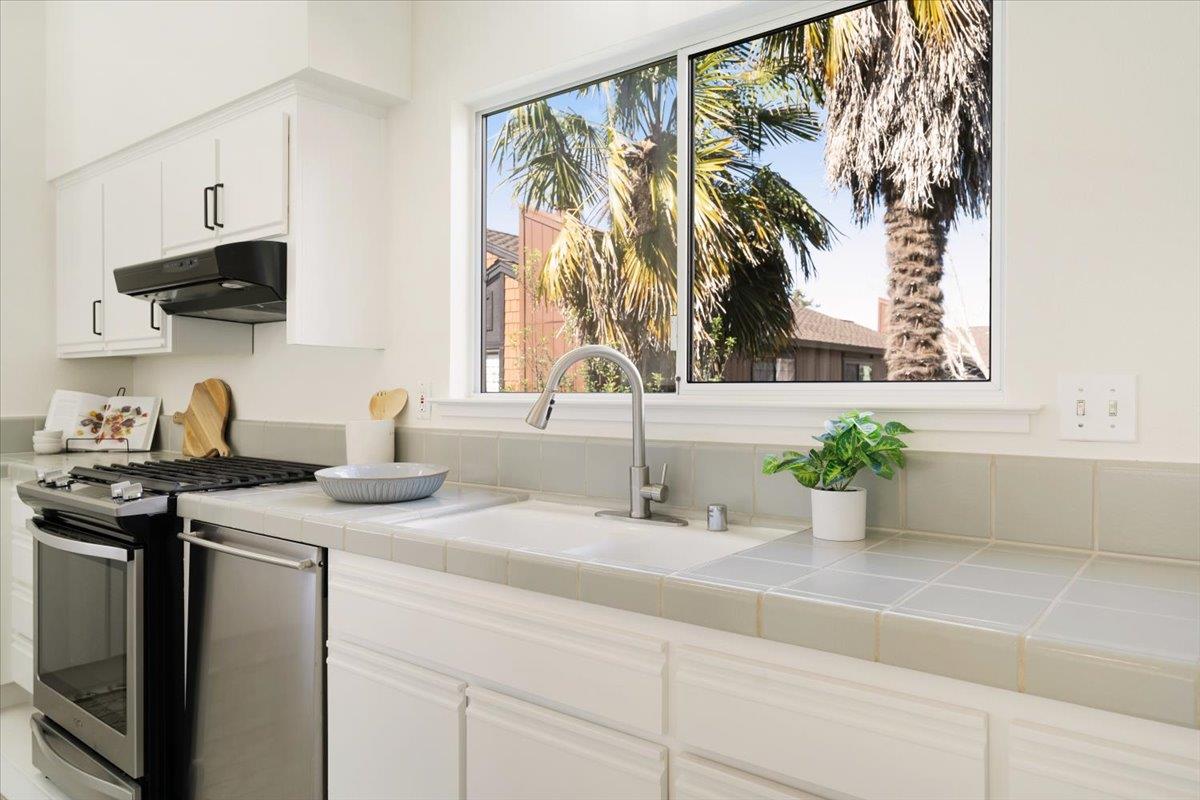 Detail Gallery Image 18 of 41 For 114 Annie Ln, Santa Cruz,  CA 95062 - 2 Beds | 2 Baths