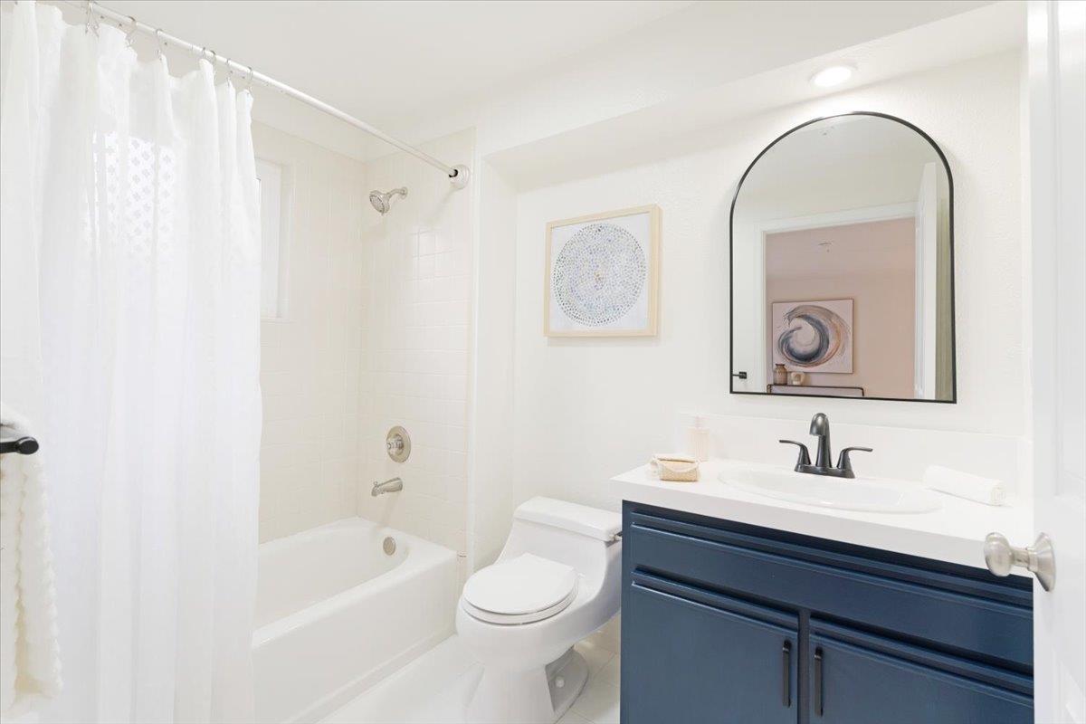 Detail Gallery Image 9 of 41 For 114 Annie Ln, Santa Cruz,  CA 95062 - 2 Beds | 2 Baths
