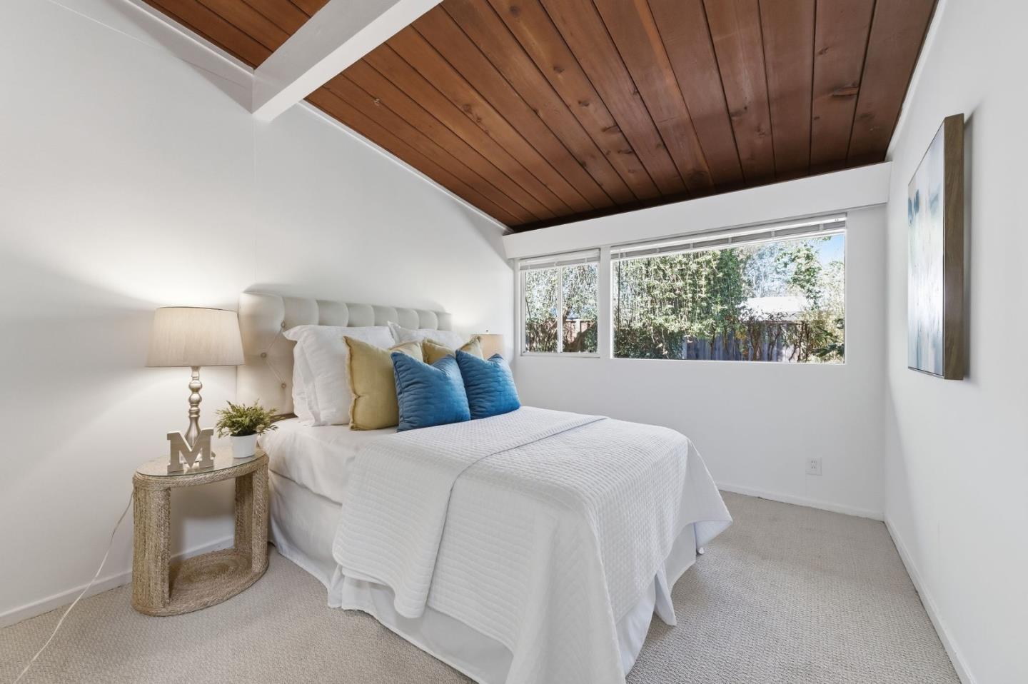 Detail Gallery Image 10 of 34 For 1080 Moffett Cir, Palo Alto,  CA 94303 - 3 Beds | 2 Baths