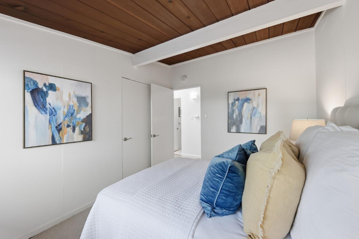 Detail Gallery Image 11 of 34 For 1080 Moffett Cir, Palo Alto,  CA 94303 - 3 Beds | 2 Baths