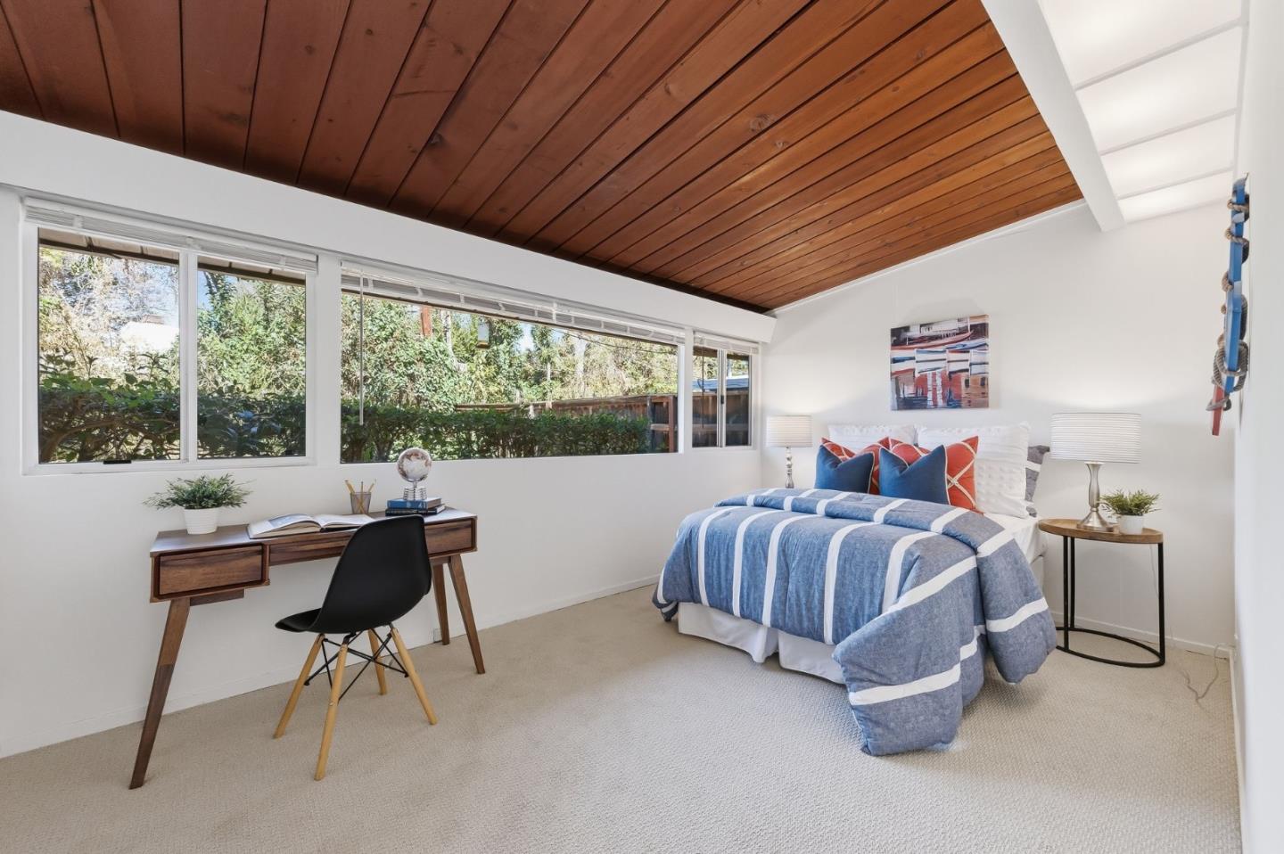 Detail Gallery Image 12 of 34 For 1080 Moffett Cir, Palo Alto,  CA 94303 - 3 Beds | 2 Baths