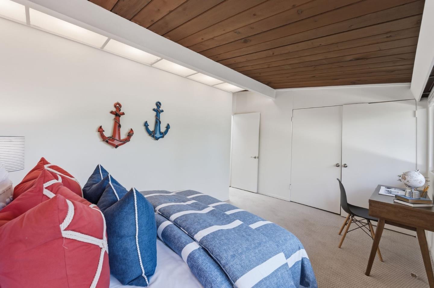 Detail Gallery Image 13 of 34 For 1080 Moffett Cir, Palo Alto,  CA 94303 - 3 Beds | 2 Baths