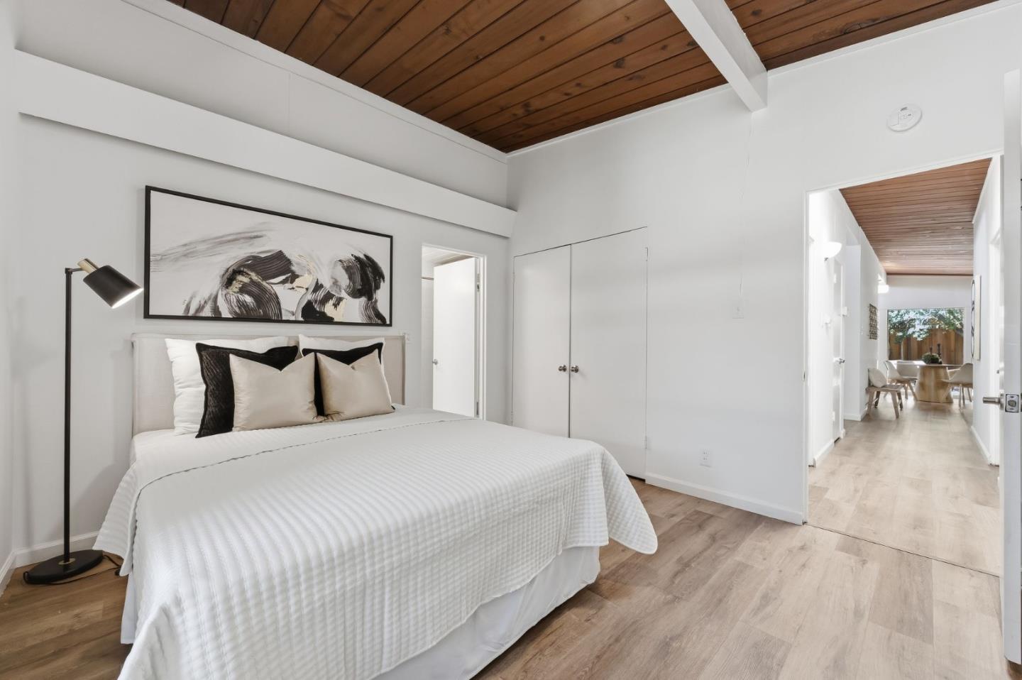 Detail Gallery Image 15 of 34 For 1080 Moffett Cir, Palo Alto,  CA 94303 - 3 Beds | 2 Baths