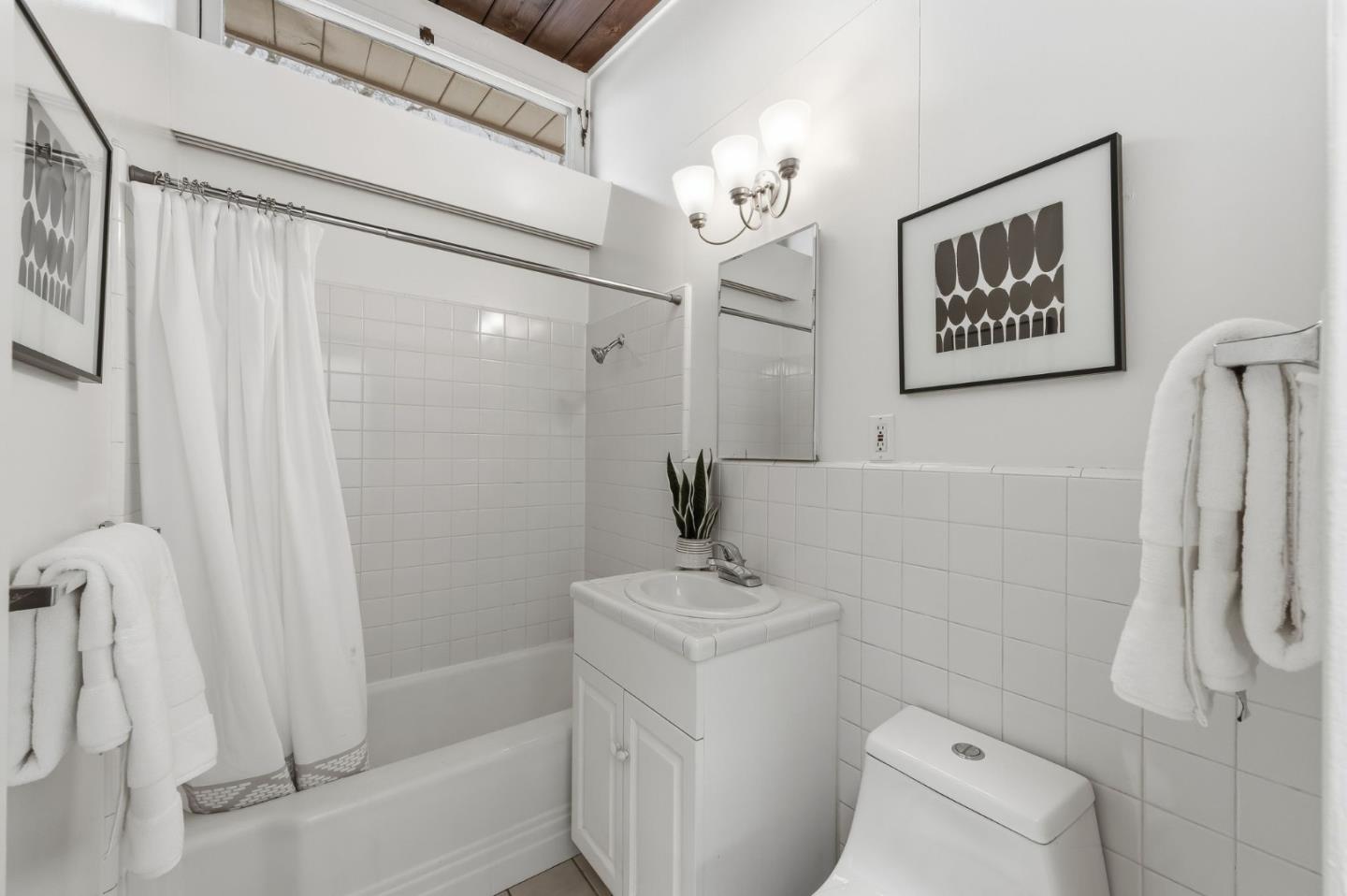 Detail Gallery Image 17 of 34 For 1080 Moffett Cir, Palo Alto,  CA 94303 - 3 Beds | 2 Baths