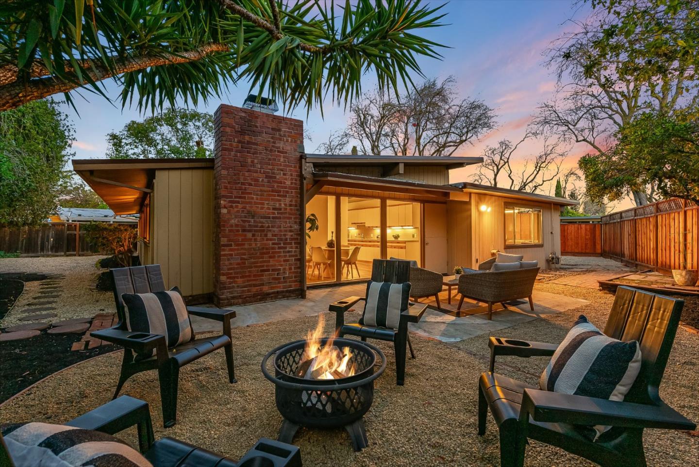 Detail Gallery Image 21 of 34 For 1080 Moffett Cir, Palo Alto,  CA 94303 - 3 Beds | 2 Baths