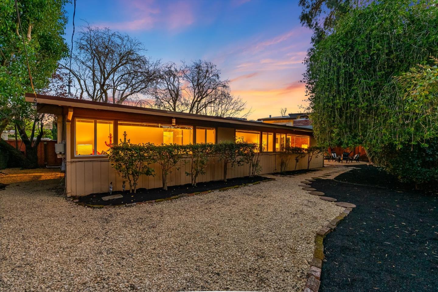 Detail Gallery Image 23 of 34 For 1080 Moffett Cir, Palo Alto,  CA 94303 - 3 Beds | 2 Baths