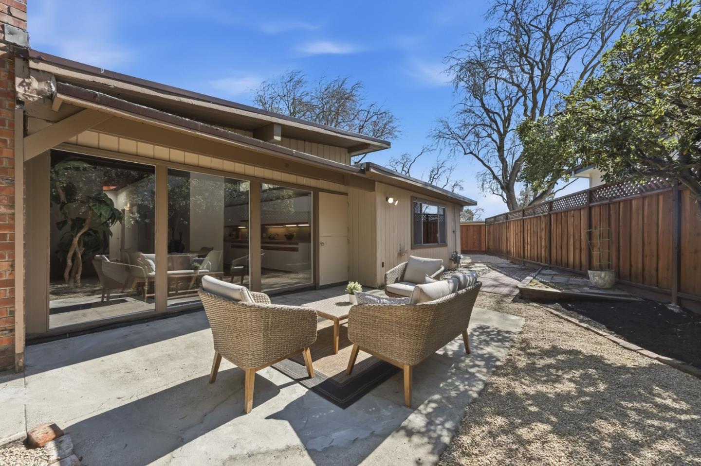 Detail Gallery Image 26 of 34 For 1080 Moffett Cir, Palo Alto,  CA 94303 - 3 Beds | 2 Baths