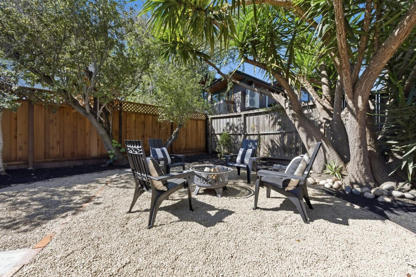 Detail Gallery Image 27 of 34 For 1080 Moffett Cir, Palo Alto,  CA 94303 - 3 Beds | 2 Baths