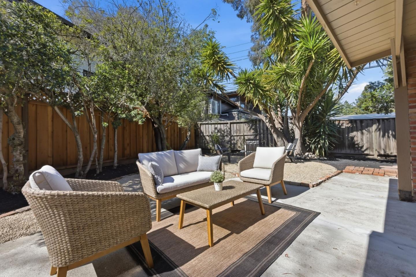 Detail Gallery Image 28 of 34 For 1080 Moffett Cir, Palo Alto,  CA 94303 - 3 Beds | 2 Baths