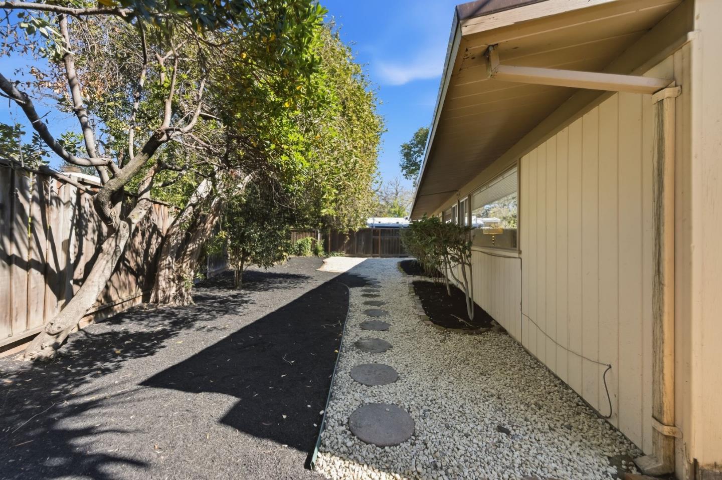 Detail Gallery Image 29 of 34 For 1080 Moffett Cir, Palo Alto,  CA 94303 - 3 Beds | 2 Baths