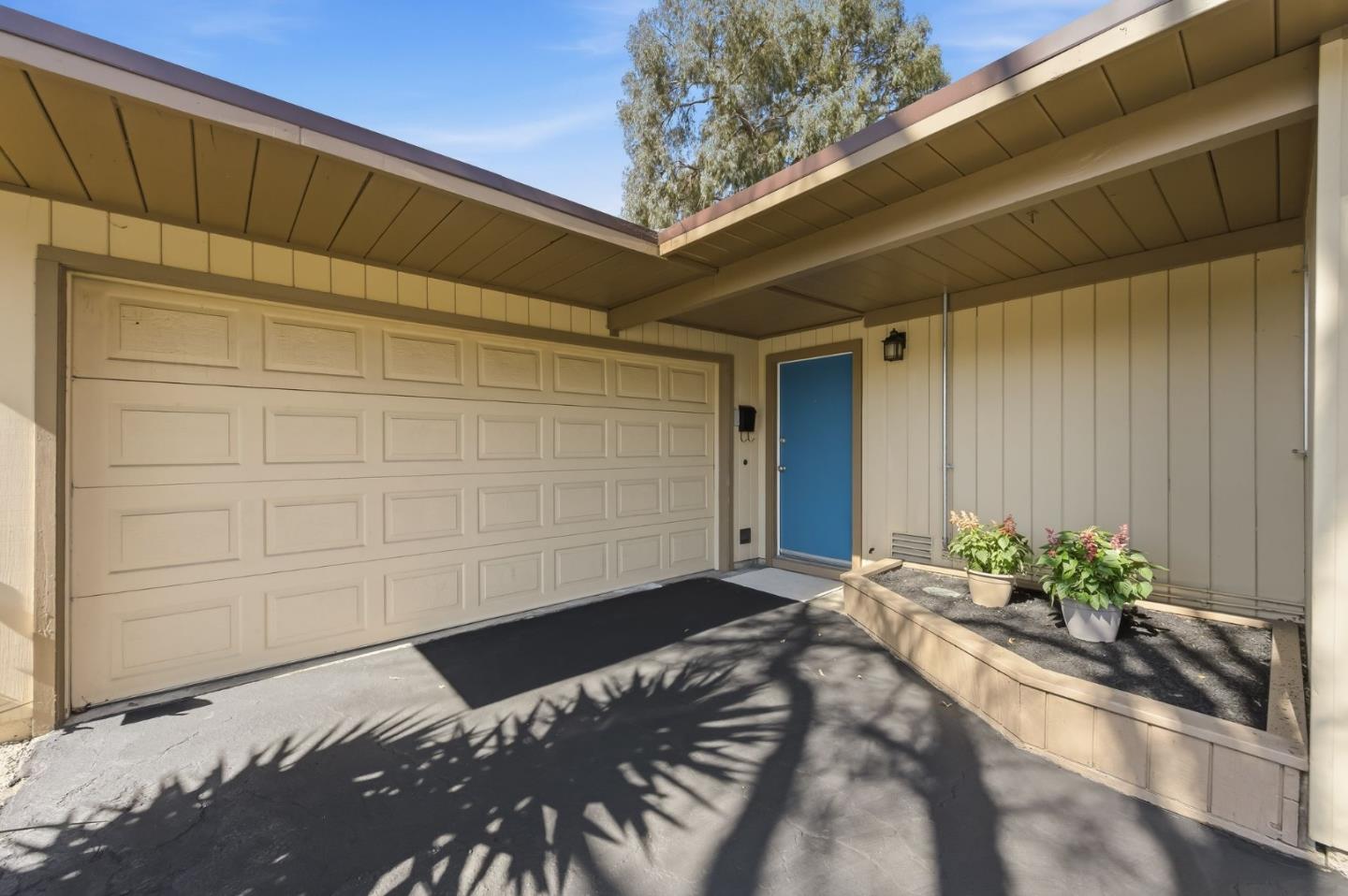 Detail Gallery Image 31 of 34 For 1080 Moffett Cir, Palo Alto,  CA 94303 - 3 Beds | 2 Baths