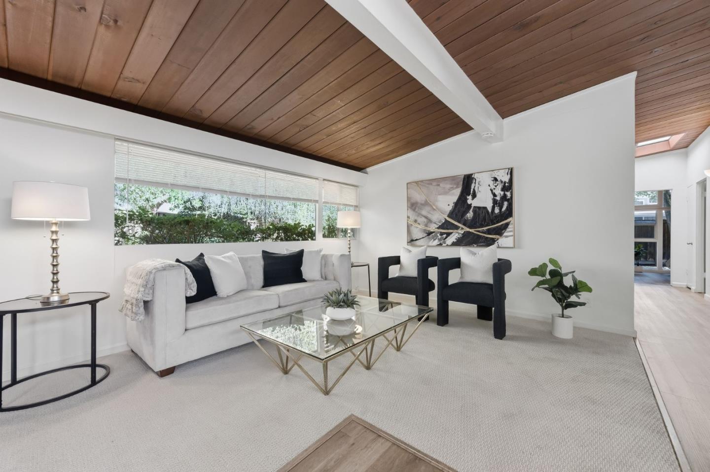 Detail Gallery Image 4 of 34 For 1080 Moffett Cir, Palo Alto,  CA 94303 - 3 Beds | 2 Baths