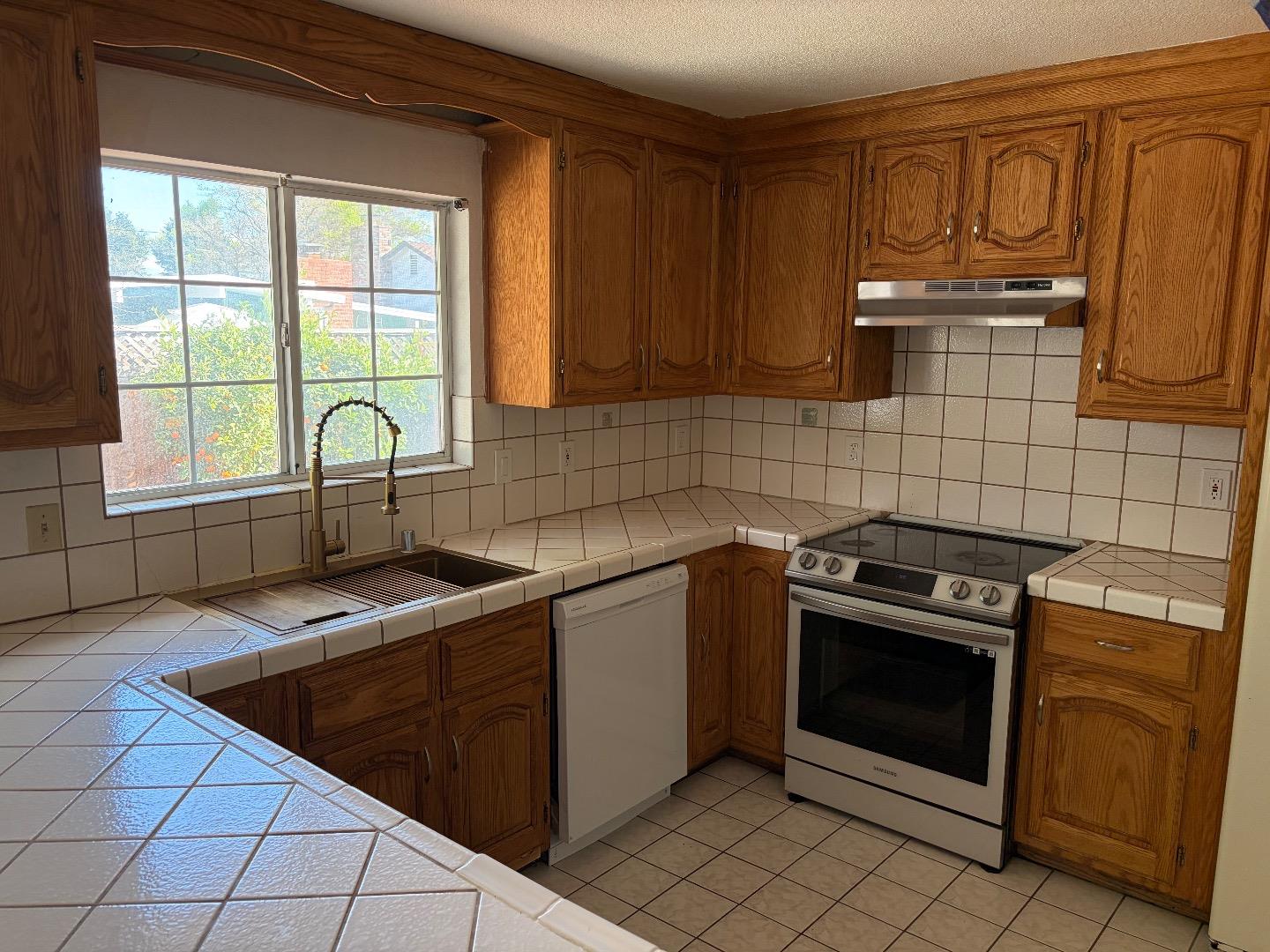 Detail Gallery Image 8 of 19 For 870 Leigh Ave, San Jose,  CA 95128 - – Beds | – Baths