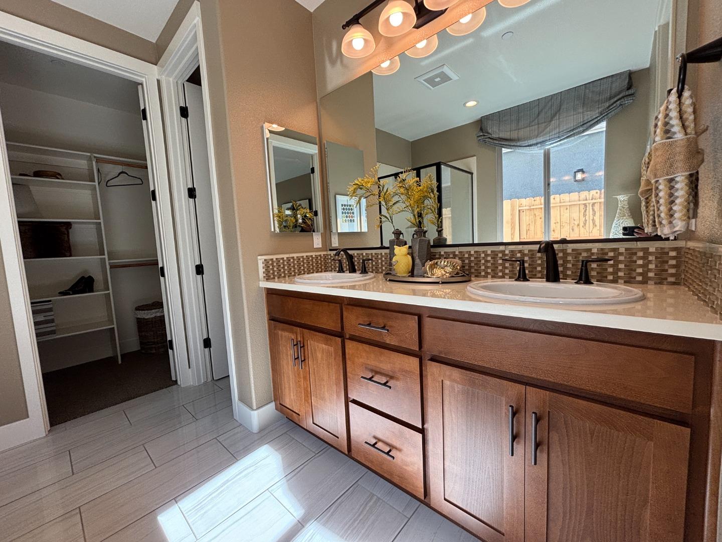 Detail Gallery Image 17 of 27 For 1517 Santana Ranch Dr, Hollister,  CA 95023 - 3 Beds | 2 Baths