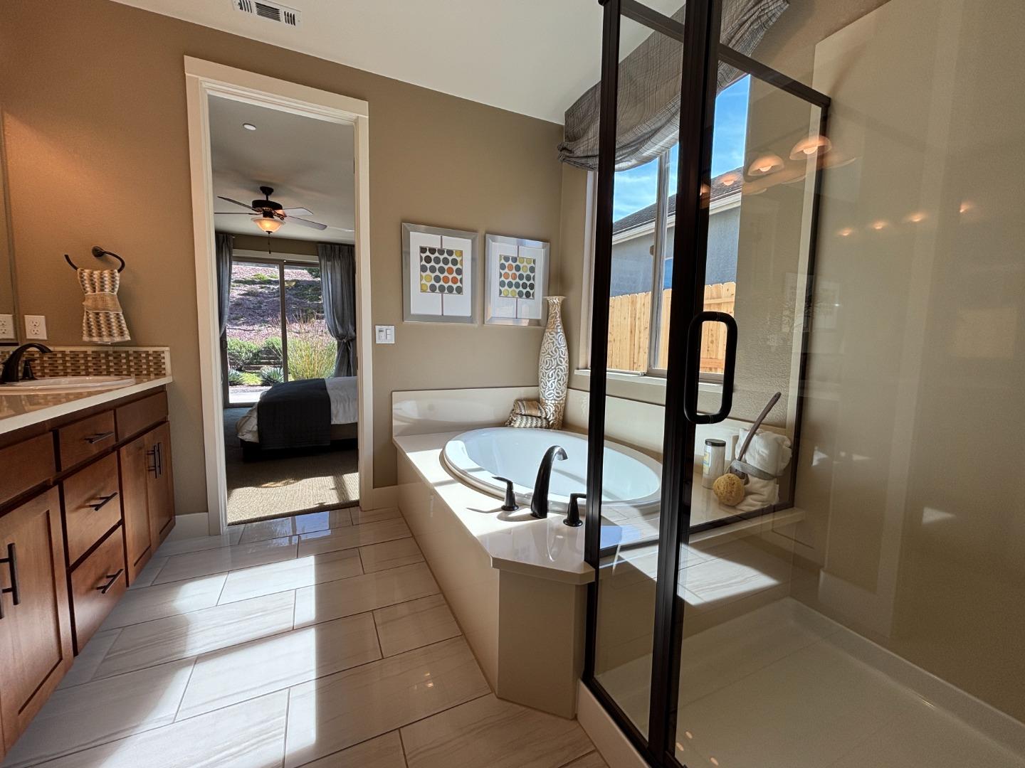 Detail Gallery Image 18 of 27 For 1517 Santana Ranch Dr, Hollister,  CA 95023 - 3 Beds | 2 Baths