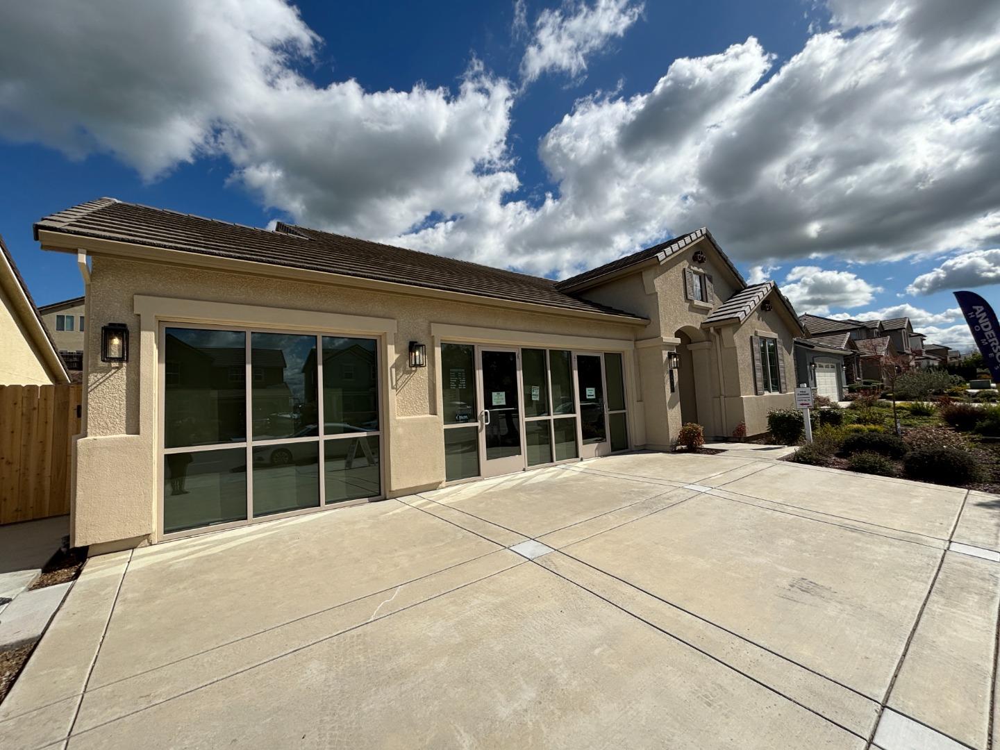 Detail Gallery Image 2 of 27 For 1517 Santana Ranch Dr, Hollister,  CA 95023 - 3 Beds | 2 Baths