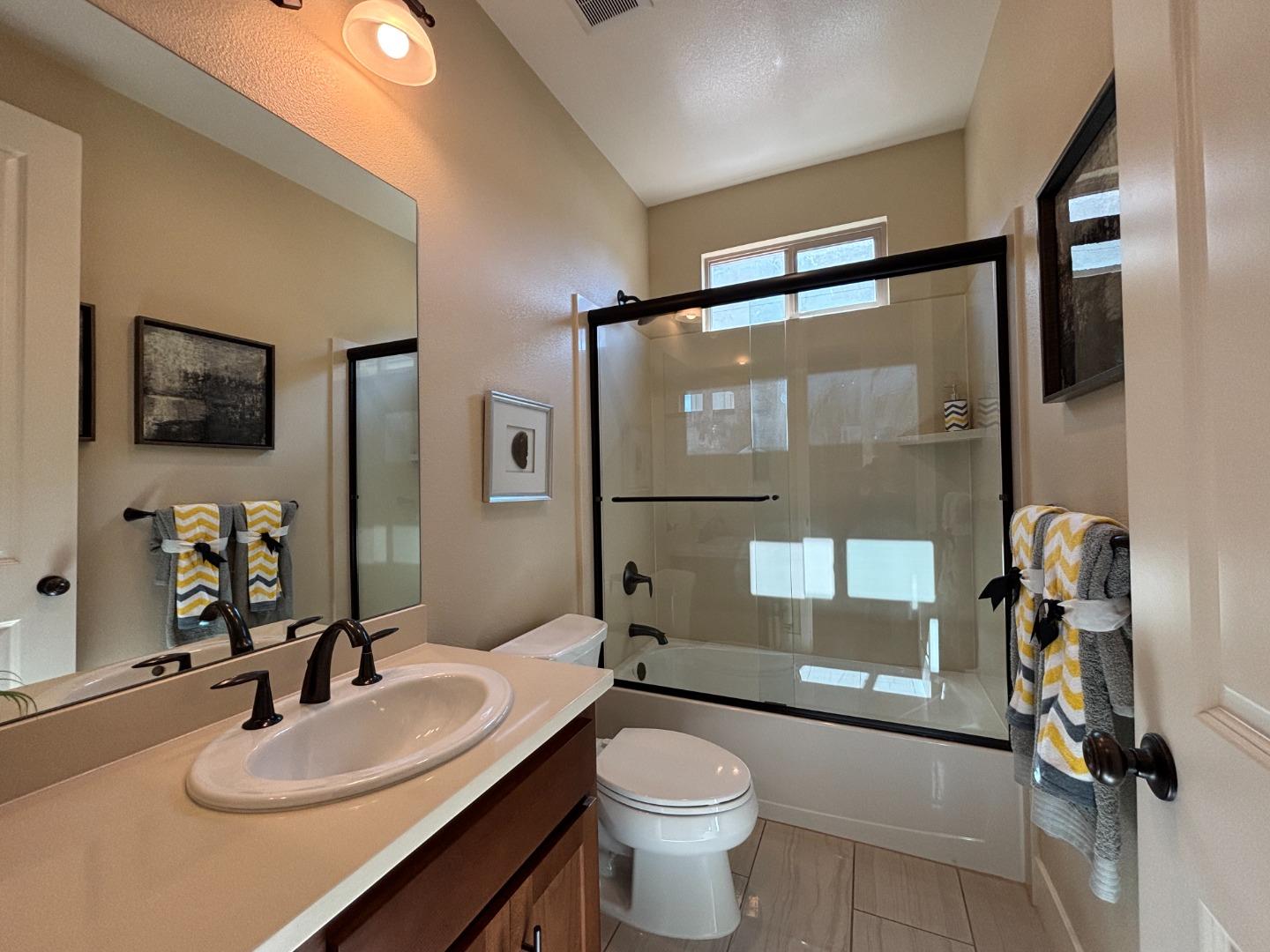 Detail Gallery Image 21 of 27 For 1517 Santana Ranch Dr, Hollister,  CA 95023 - 3 Beds | 2 Baths