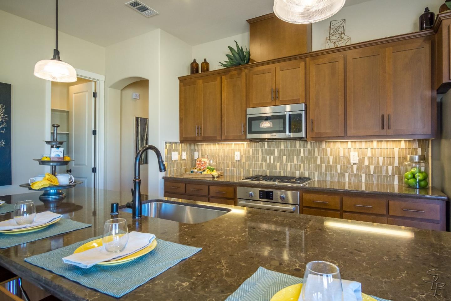 Detail Gallery Image 7 of 27 For 1517 Santana Ranch Dr, Hollister,  CA 95023 - 3 Beds | 2 Baths