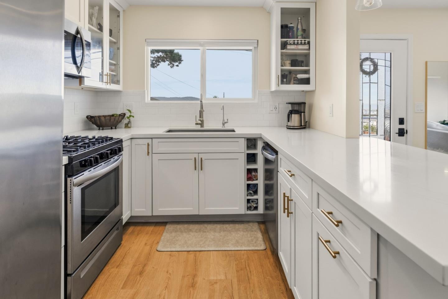 Detail Gallery Image 13 of 53 For 1330 Flores St, Seaside,  CA 93955 - 3 Beds | 2 Baths