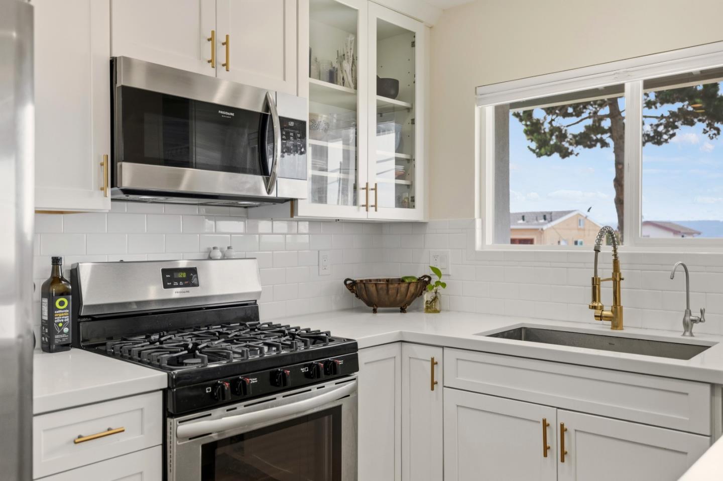 Detail Gallery Image 15 of 53 For 1330 Flores St, Seaside,  CA 93955 - 3 Beds | 2 Baths