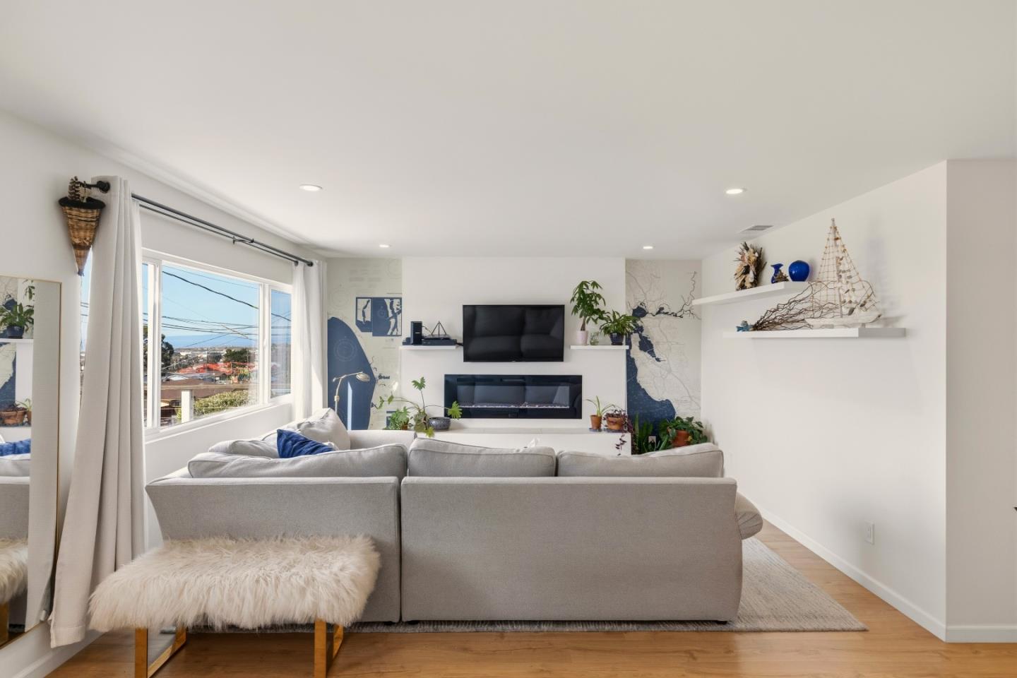 Detail Gallery Image 5 of 53 For 1330 Flores St, Seaside,  CA 93955 - 3 Beds | 2 Baths