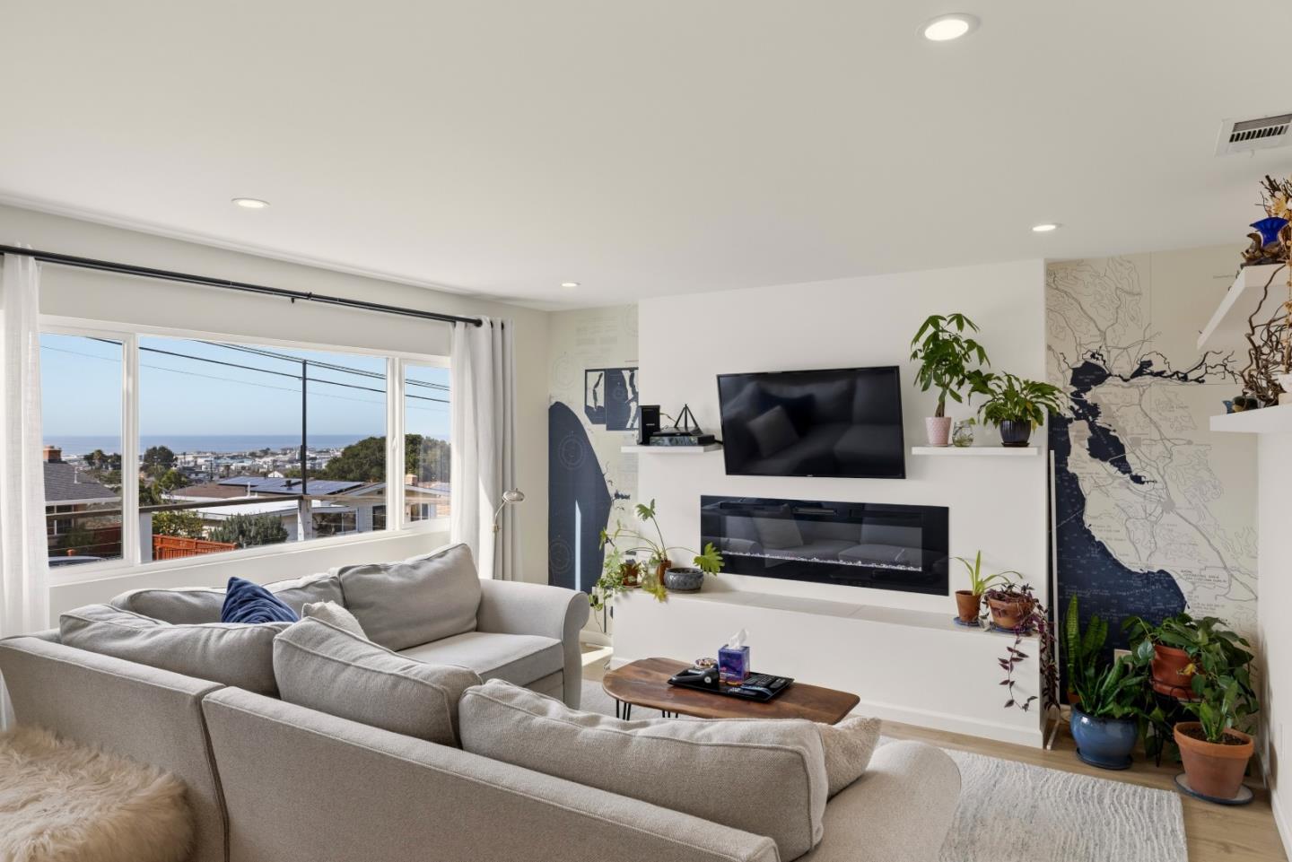 Detail Gallery Image 6 of 53 For 1330 Flores St, Seaside,  CA 93955 - 3 Beds | 2 Baths