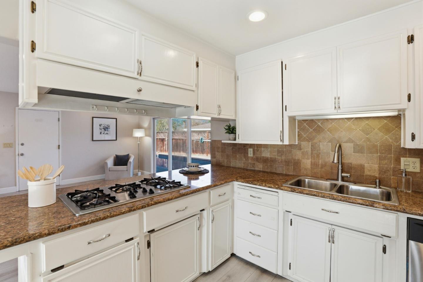 Detail Gallery Image 11 of 35 For 7611 Westwood Dr, Gilroy,  CA 95020 - 3 Beds | 2/1 Baths