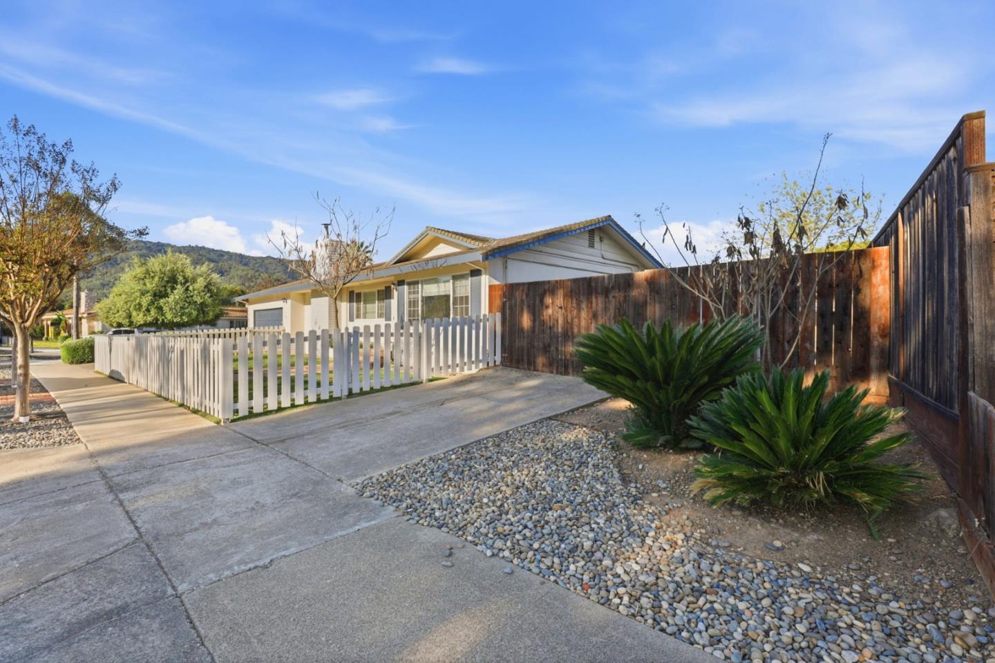 Detail Gallery Image 2 of 35 For 7611 Westwood Dr, Gilroy,  CA 95020 - 3 Beds | 2/1 Baths