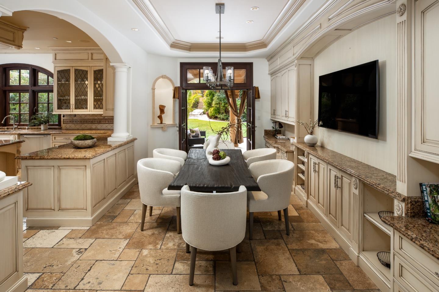 Detail Gallery Image 10 of 56 For 925 Seabury Rd, Hillsborough,  CA 94010 - 6 Beds | 9/2 Baths