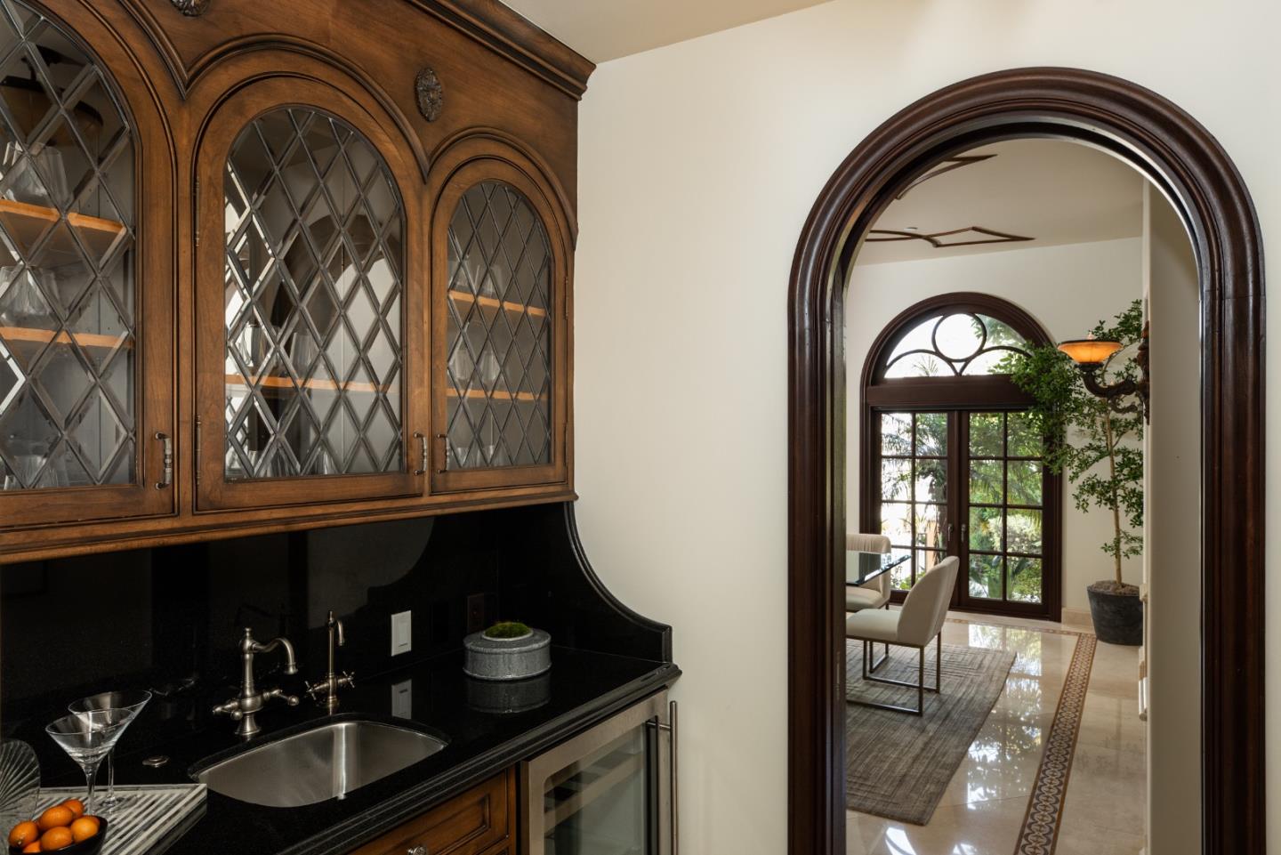 Detail Gallery Image 11 of 56 For 925 Seabury Rd, Hillsborough,  CA 94010 - 6 Beds | 9/2 Baths
