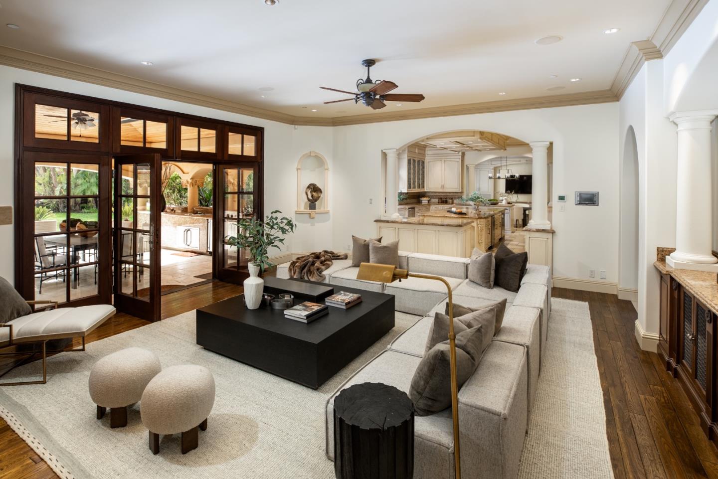 Detail Gallery Image 12 of 56 For 925 Seabury Rd, Hillsborough,  CA 94010 - 6 Beds | 9/2 Baths