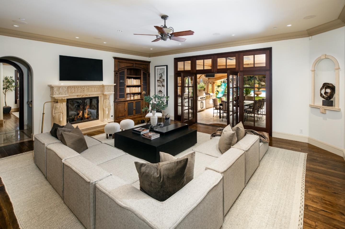 Detail Gallery Image 13 of 56 For 925 Seabury Rd, Hillsborough,  CA 94010 - 6 Beds | 9/2 Baths