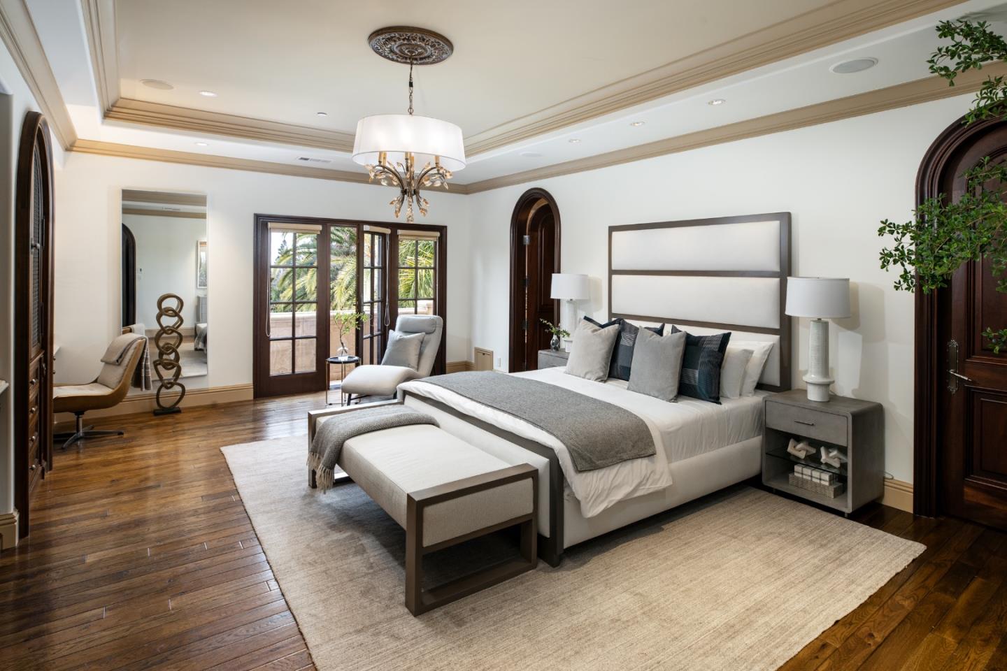 Detail Gallery Image 24 of 56 For 925 Seabury Rd, Hillsborough,  CA 94010 - 6 Beds | 9/2 Baths